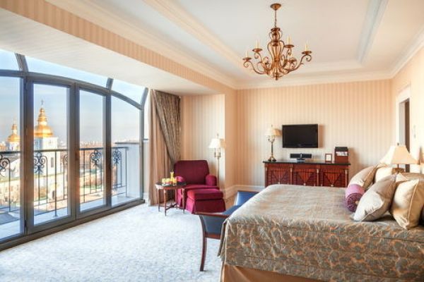 Сами номера и вид из окна отеля InterContinental Kiev радуют глаз
