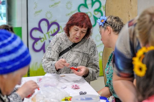 Гости фестиваля могли принять участие в более чем 30 бесплатных мастер классах по швейному делу, гончарной лепке, созданию игрушек.