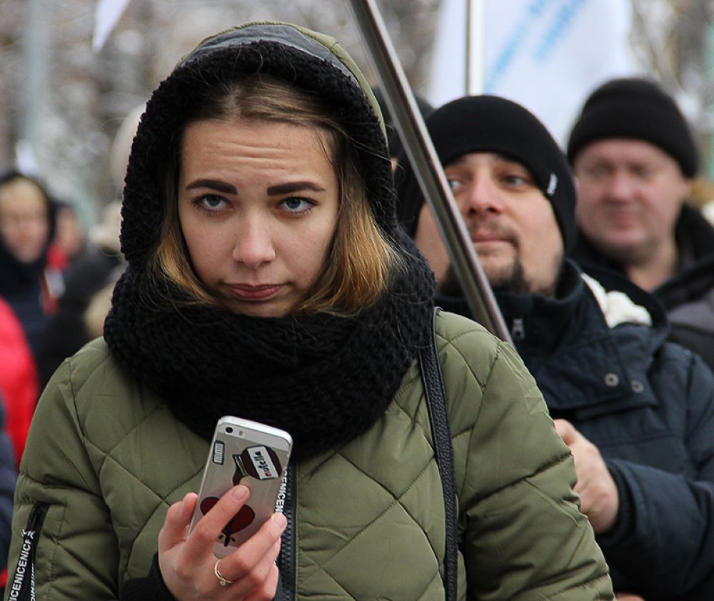 Многие успевали поздравить с праздником друзей в социальных сетях