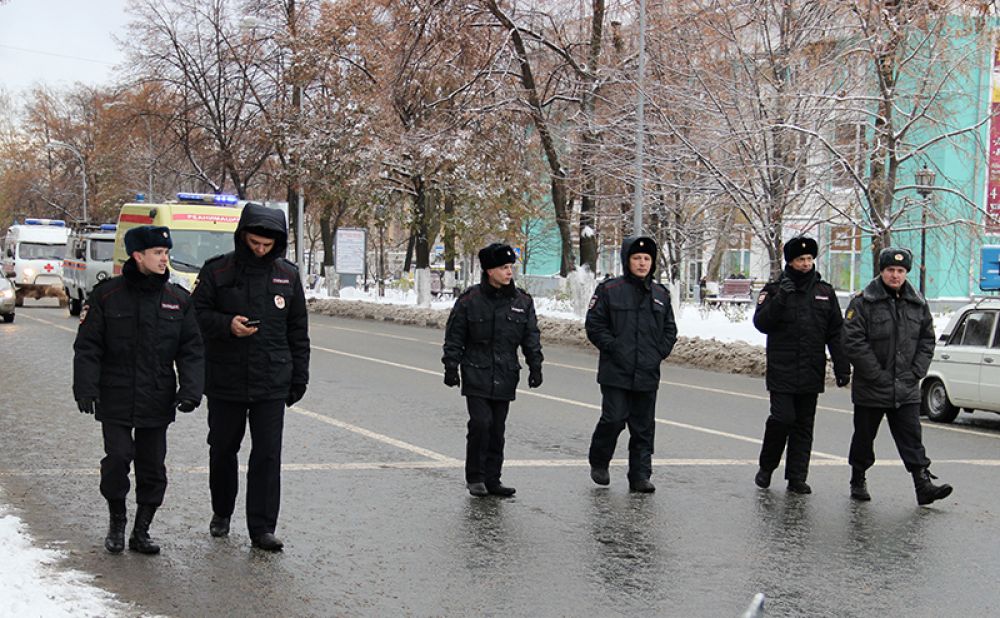 Замыкали шествие представители правоохранительных органов