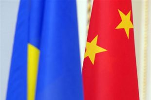 Флаги Украины и Китая