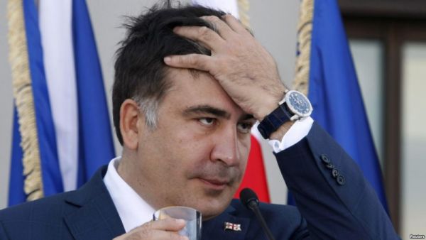 По словам Саакашвили, последней каплей для него стали электронные декларации чиновников, в которых госслужащие и депутаты указали миллионы, продолжая просить, при этом, материальную помощь