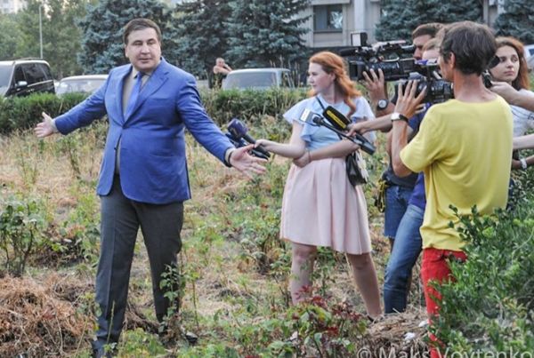 Саакашвили обвинил Порошенко в том, что тот поддерживает в Одесской области два коррупционных клана
