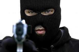 Стреляли в бензобак автомобиля.