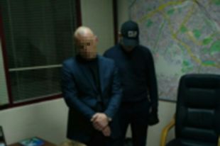Сотрудники СБУ задержали чиновника в рабочем кабинете
