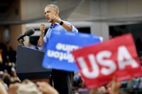 Барак Обама во время электоральной кампании 2012 года.