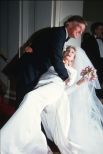 В 1993 году Трамп женился на 29-летней актрисе Марле Мейплз. От этого брака у него есть дочь Тиффани.