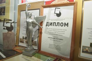 В театре до Нового года состоятся две премьеры.