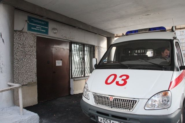 Избитый на Рыбаковской мужчина был госпитализирован в больницу с серьезными травмами. 