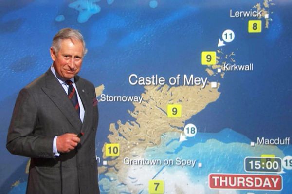 В 2012 году наследный принц Чарльз посетил телестудию в Глазго, где провел спецвыпуск прогноза погоды на телеканале «Би-би-си-Шотландия». Завершая метеосводку, где говорилось о порывах ветра, снегопаде и минусовой температуре, принц пошутил: «Слава Богу, что не на праздники».