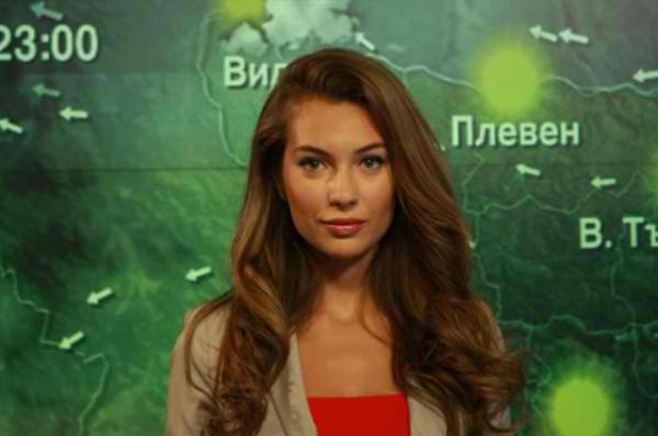 Болгарскую модель Николь Станкулову называют самой красивой ведущей прогноза погоды в стране. Девушка также является лицом одной из национальных телекомпаний.