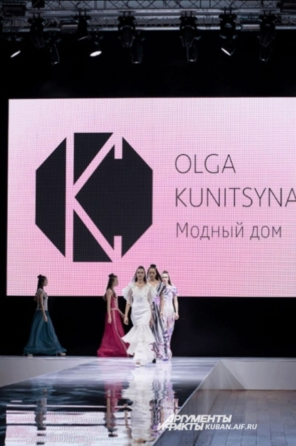 Ольга Куницына представила не только одежду на каждый день, но и наряды на выход.