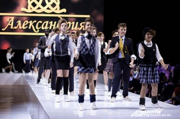 Большой интерес вызвал первый на Неделе моды в Краснодаре показ детской школьной формы.