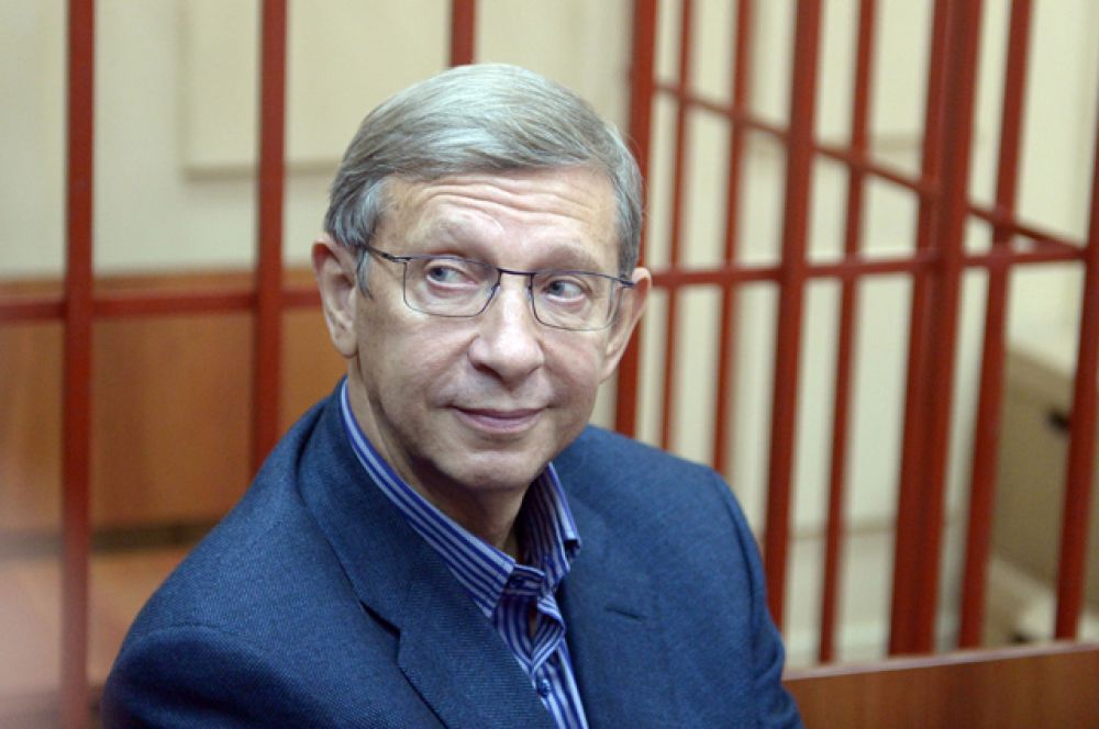Владелец АФК «Система» Владимир Евтушенков. Срок: три месяца, с 16 сентября по 17 декабря 2014 года. Обвинение: легализация имущества, полученного преступным путем в результате хищения акций «Башнефти».