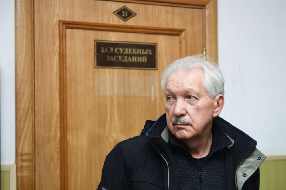 Бывший глава Коми Владимир Торлопов. Срок: два месяца, с 6 октября по 6 декабря 2016 года. Обвинение: создание и руководство преступным сообществом совместно с «группировкой» Гайзера, мошенничество в особо крупном размере с использованием служебного положения.