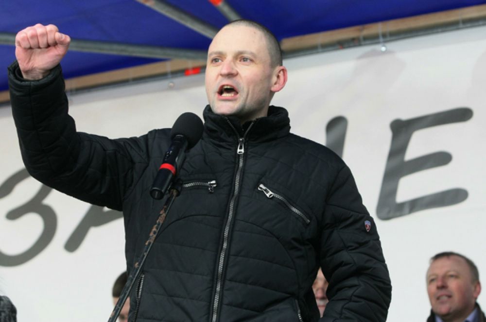Оппозиционер Сергей Удальцов. Срок: 1,5 года, с 9 февраля 2013 до 10 сентября 2014 года. Обвинение: подготовка массовых беспорядков на Болотной площади. 24 июля 2014 года Мосгорсуд признал Удальцова виновным и приговорил к 4,5 годам лишения свободы.
