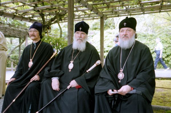 Во время визита Святейшего Патриарха Алексия II в Японию. Май 2000 года.