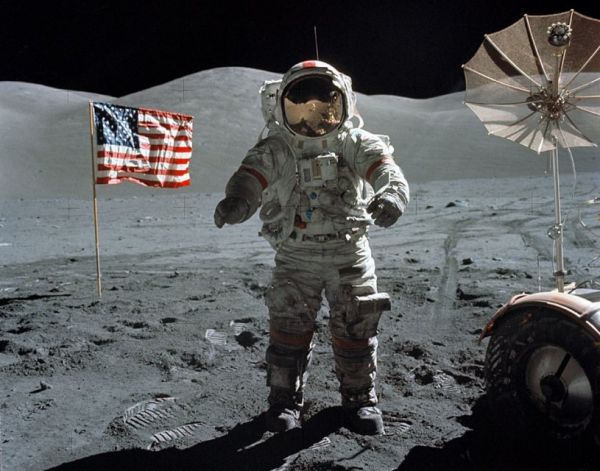 Автор этого фото - сам Нил Армстронг! Снимок был сделан в 1969-м на Луне, при первой высадке человека на поверхность спутника Земли