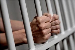 За попытку дачи взятки мужчине грозит до 10 лет тюрьмы