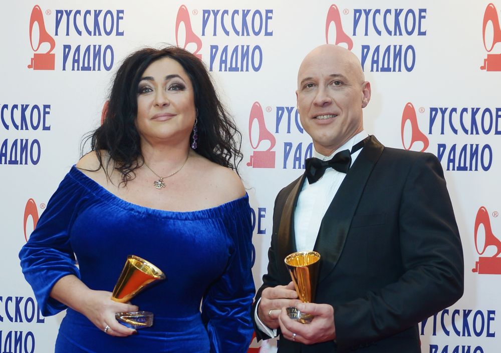 Певцы Лолита и Денис Майданов на XXI Церемонии вручения национальной музыкальной премии «Золотой граммофон» в СК «Олимпийский» в Москве.