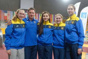 Ольга Жовнир, Александра Мамонотова, Елена Воронина, Елена Прокуда, а также тренер команды Артем Скороход