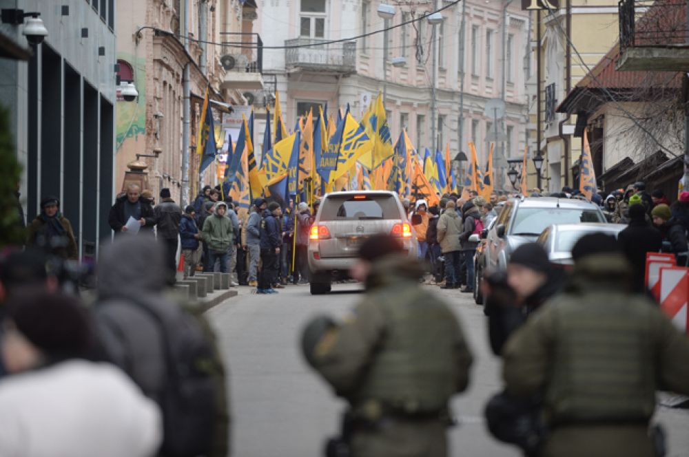 Впоследствии Майдан стал центром противостояния радикально настроенных украинцев и силовиков.