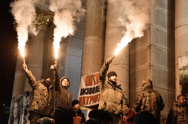 Участники акции в Киеве, посвященной годовщине начала событий на Майдане.