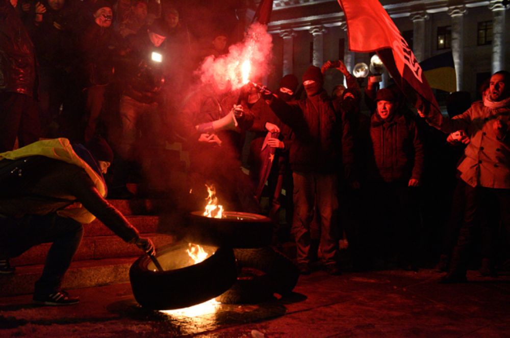 Участники акции в Киеве, посвященной годовщине начала событий на Майдане.