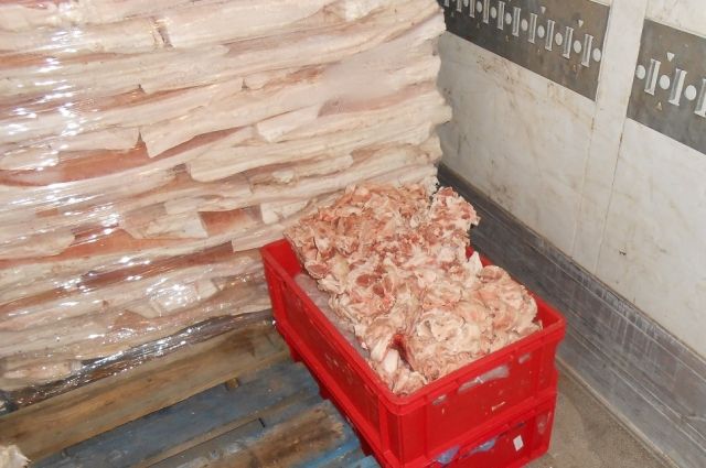 Из Польши в Калининград под видом майонеза пытались провезти почти 43 т свинины