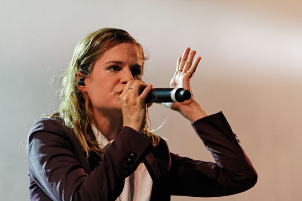 Элоиза Летисье, более известная под псевдонимом Christine and the Queens — французская инди-поп исполнительница и автор песен.