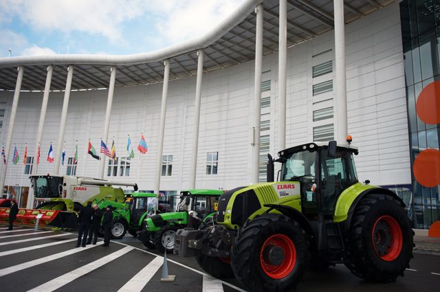 Сельскохозяйственная техника, представленная на II Всемирном зерновом форуме в Сочи.