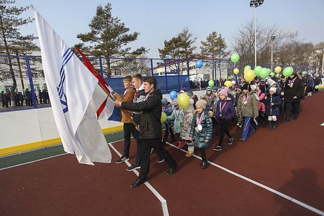 Стадион открывали праздничным маршем