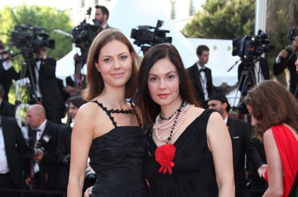 2010 год. Екатерина Андреева с дочерью Натальей на 63-м Международном Каннском кинофестивале во Франции.