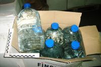 В нелегальном цехе нашли две тысячи пятилитровых канистр со спиртом
