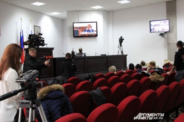 Конференц-зал, где журналисты наблюдали за диалогом между Россией и Украиной.