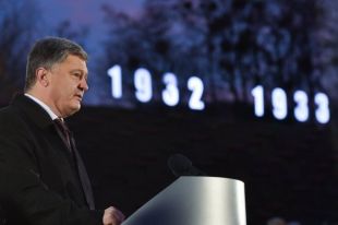 Петр Порошенко чествует память жертв Голодомора