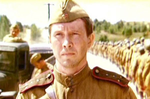В роли капитана Алехина в фильма «В августе 44-го» (2001). 