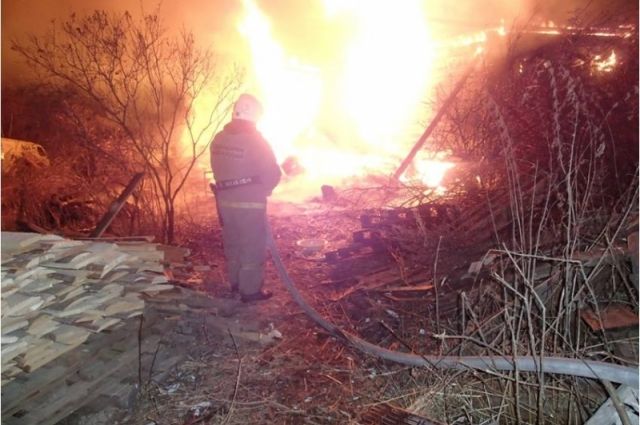 В Бузулуке пожарные потушили крупное возгорание 
