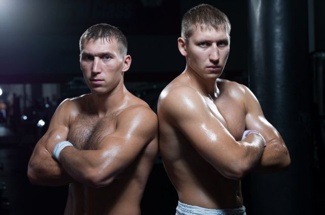 Братья-чемпионы Олег (справа) и Андрей начинали с одной пары боксёрских перчаток на двоих.