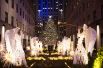 Рождественская елка на территории Рокфеллер-Центра в Нью-Йорке.