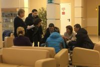 Наталья Комарова на встрече с родными и близкими пострадавших.