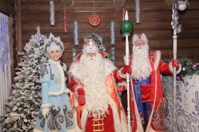 Дед Мороз из Великого Устюга уже поздравил барнаульских ребятишек.
