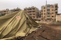 Мобильный госпиталь Министерства обороны РФ в Алеппо после обстрела.