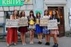 А это тернопольские девушки-волонтеры, которым за 2 часа на улице удалось собрать 13 тысяч гривен для украинских военных