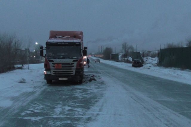 В Новотроицке пьяный водитель «Geely» скрылся после ДТП с грузовиком 