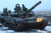 Российские танки показали высокую манёвринность в условиях бездорожья!