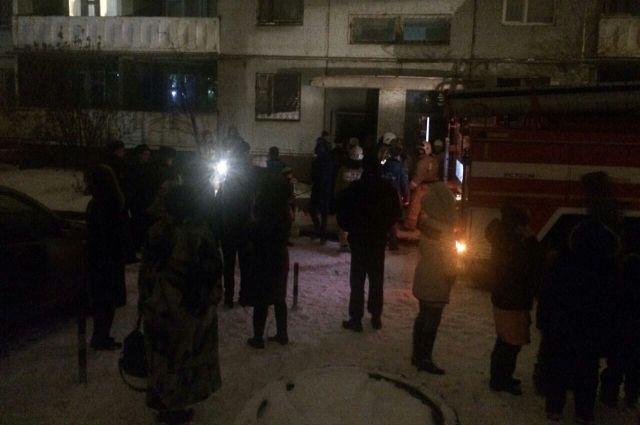 В Оренбурге пожарные спасли на пожаре 15 человек
