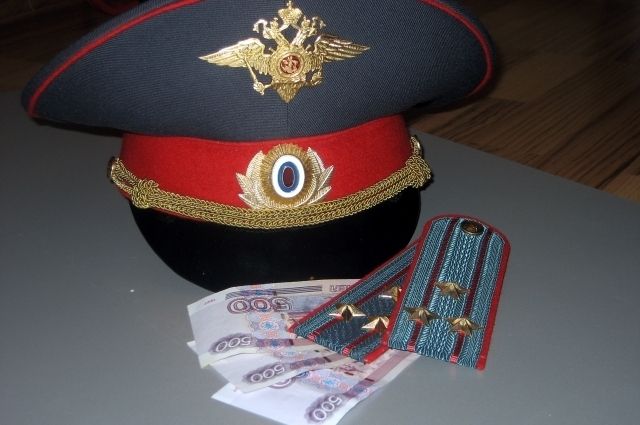Полицейские заплатили за признание тысячу рублей.