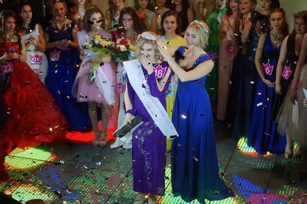 Главный же титул «Мисс старшеклассница» завоевала Мария Уютова. 