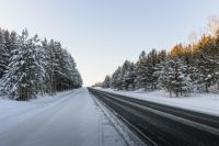 Серия ДТП с участием 9 автомобилей произошла на кузбасской трассе.